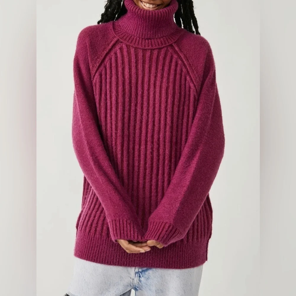 NEW FREE PEOPLE - Cozy Turtleneck  w/ oversized fit
